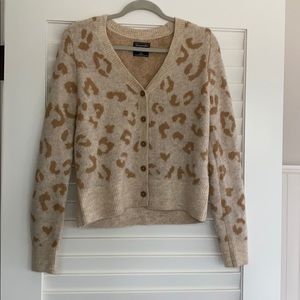 Abercrombie and Fitch Cheetah Print Sweater Size M